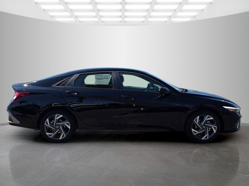 New 2025 Hyundai Elantra Sport image 6