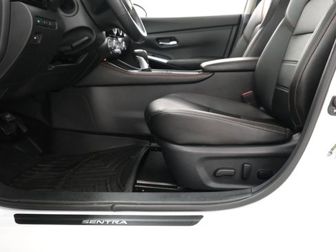 Used 2021 Nissan Sentra SR w/ SR Premium Package FWD image 31