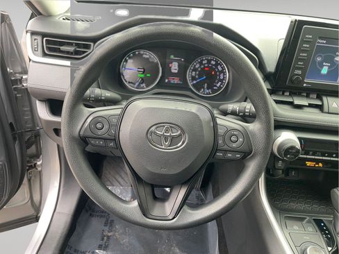 Used 2020 Toyota RAV4 XLE w/ Carpet Mat Package image 18
