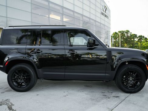 Used 2025 Land Rover Defender 110 S image 9