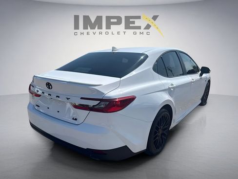 Used 2025 Toyota Camry LE w/ Convenience Package FWD image 5