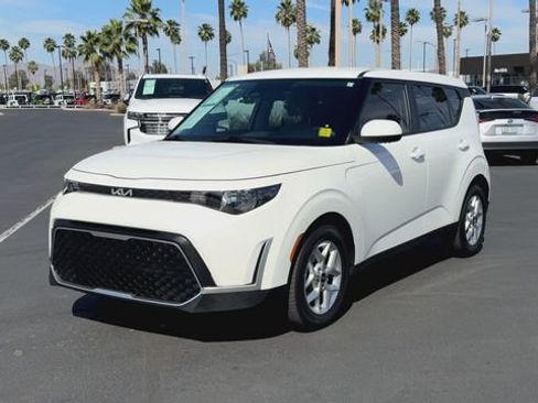 Used 2024 Kia Soul LX w/ Option Group 015 FWD image 5