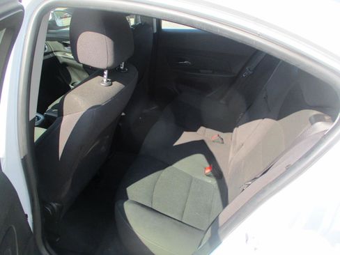 Used 2016 Chevrolet Cruze LT FWD image 9