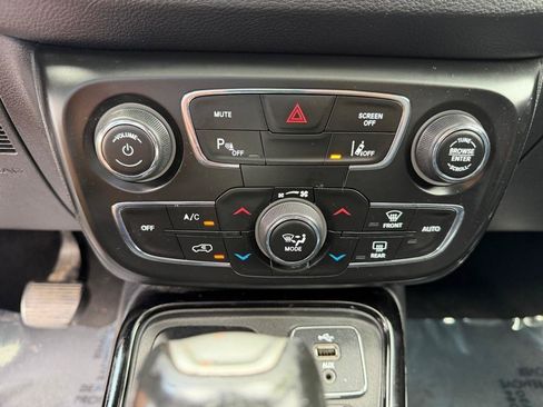 Used 2018 Jeep Compass Limited w/ Navigation Group AWD/4WD image 45