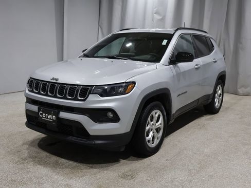 Used 2024 Jeep Compass Latitude image 8
