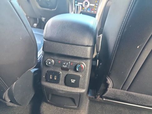 Used 2018 Ford Explorer Limited image 17