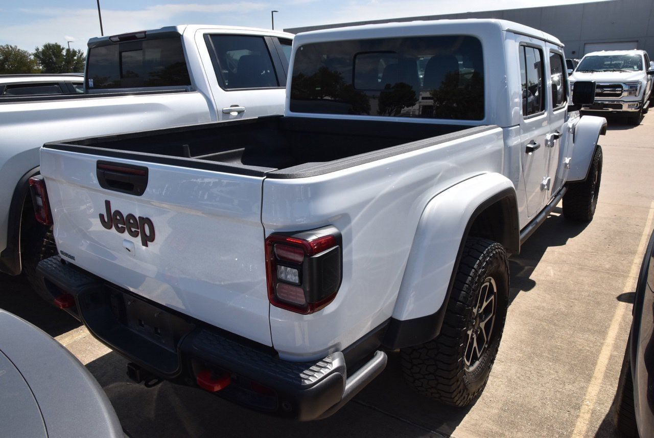 Used 2025 Jeep Gladiator Rubicon AWD/4WD image 5