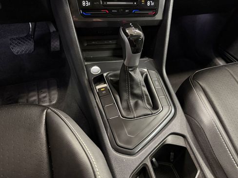 Used 2024 Volkswagen Tiguan SE FWD image 17