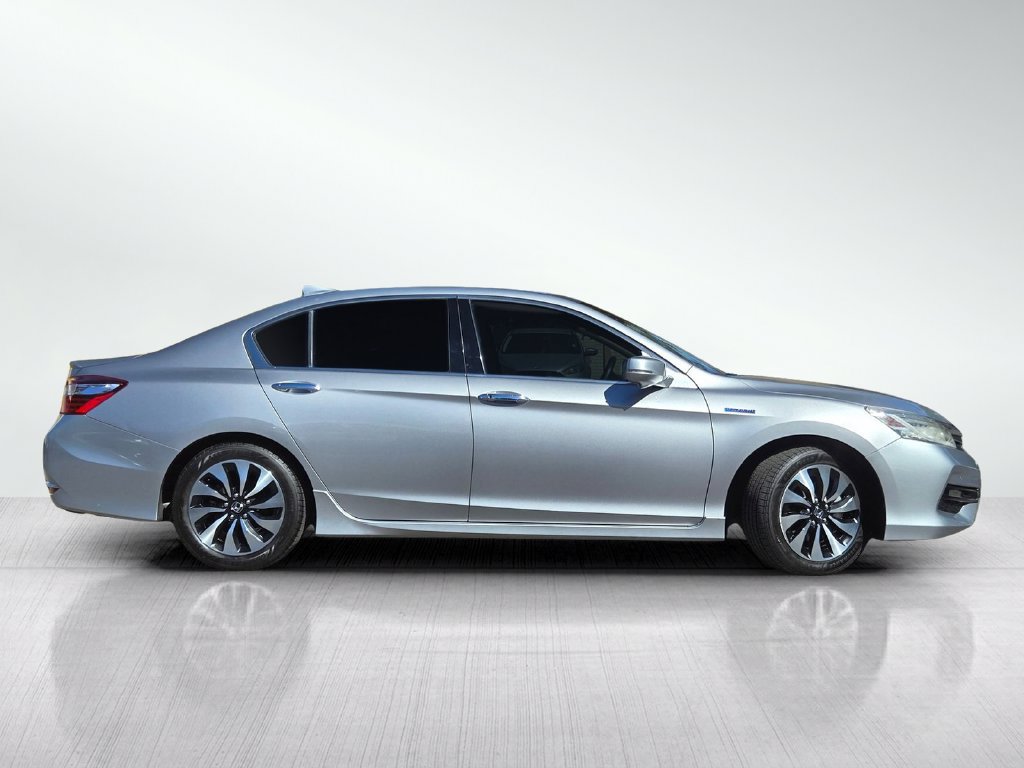 Used 2017 Honda Accord Touring image 4