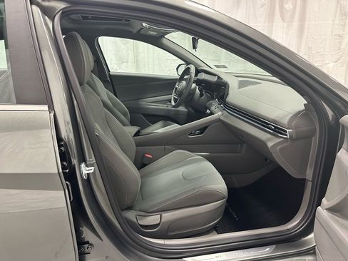 Used 2025 Hyundai Elantra SEL image 52