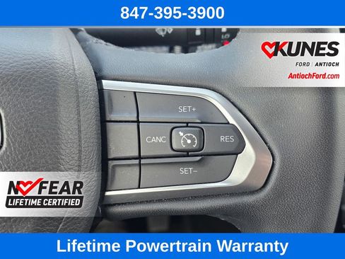 Used 2025 Jeep Compass Latitude image 36