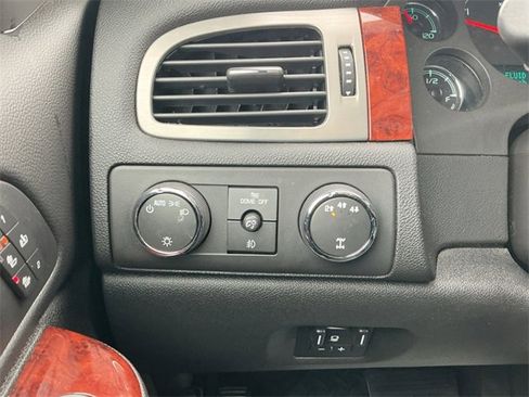 Used 2014 GMC Sierra 3500 SLT w/ SLT Convenience Package image 19