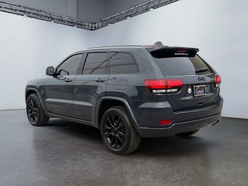 Used 2018 Jeep Grand Cherokee Altitude RWD image 7