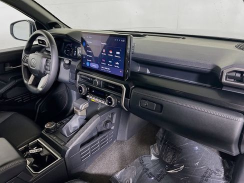 Certified 2025 Toyota 4Runner Limited AWD/4WD image 26