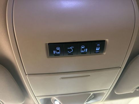 Used 2016 Chrysler Town & Country Touring w/ Driver Convenience Group FWD image 24