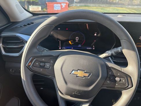 Used 2025 Chevrolet TrailBlazer LT image 32