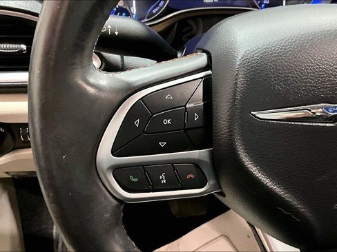 Used 2018 Chrysler Pacifica Touring-L Plus w/ Advanced Safetytec Group FWD image 18
