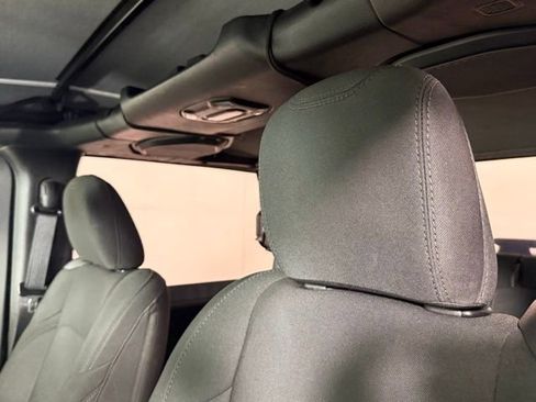 Used 2022 Jeep Wrangler Sport S image 11