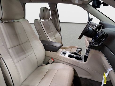 Used 2020 Jeep Grand Cherokee Summit w/ Platinum Series Group image 11