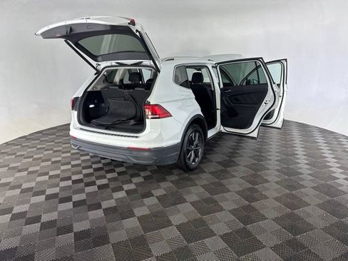 Used 2024 Volkswagen Tiguan SE FWD image 16