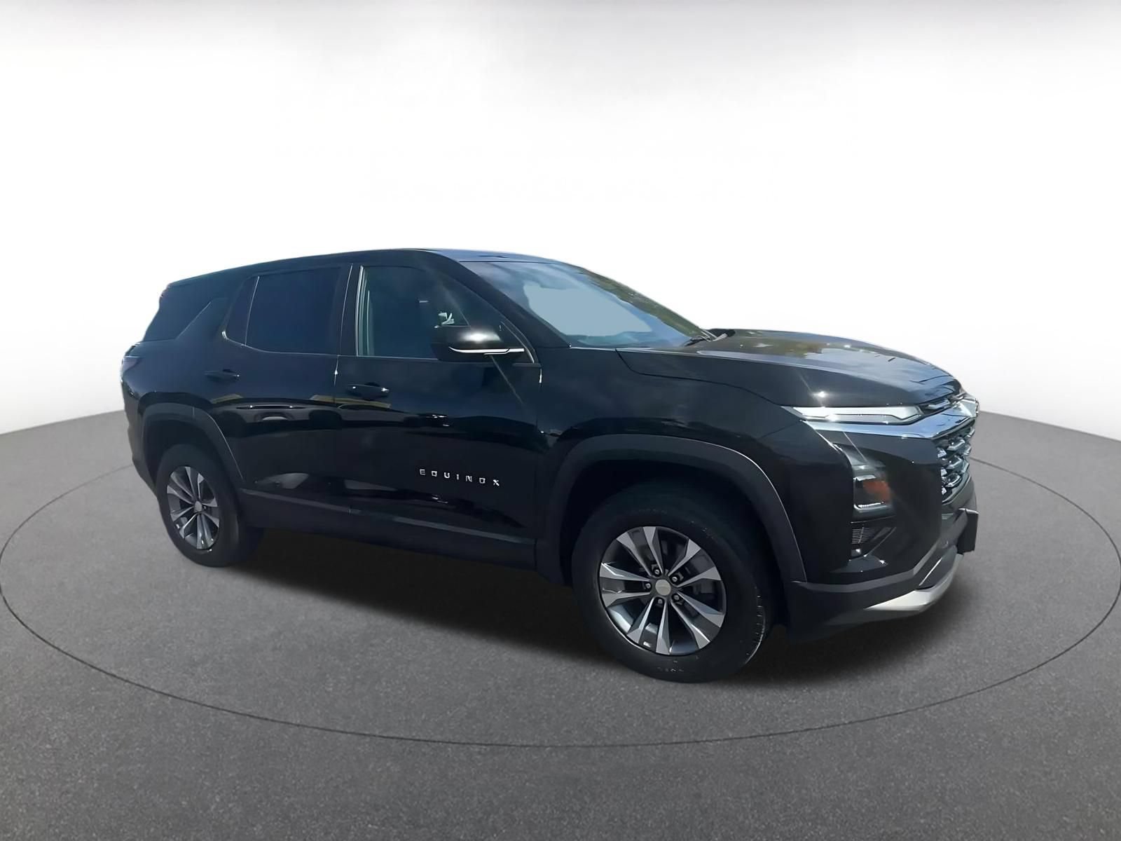 Used 2025 Chevrolet Equinox LT FWD image 2