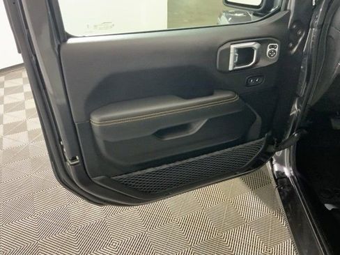 Used 2024 Jeep Wrangler Unlimited Sahara w/ Technology Group AWD/4WD image 28