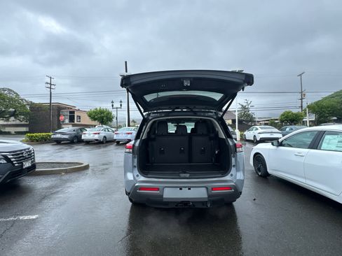 New 2026 Nissan Pathfinder Platinum image 11