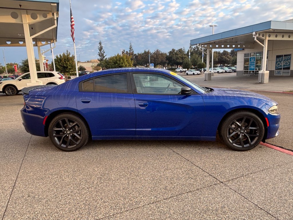 Used 2022 Dodge Charger SXT w/ Blacktop Package RWD image 4