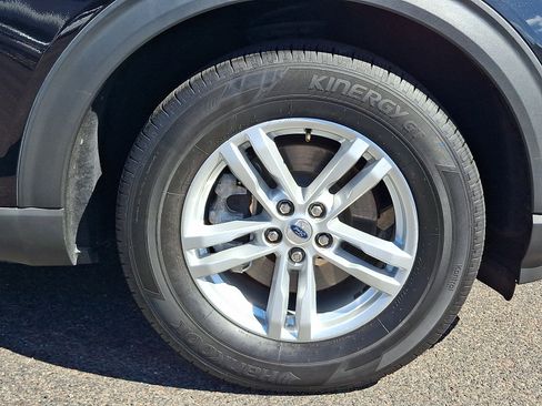 Used 2022 Ford Explorer XLT w/ Equipment Group 202A AWD/4WD image 9