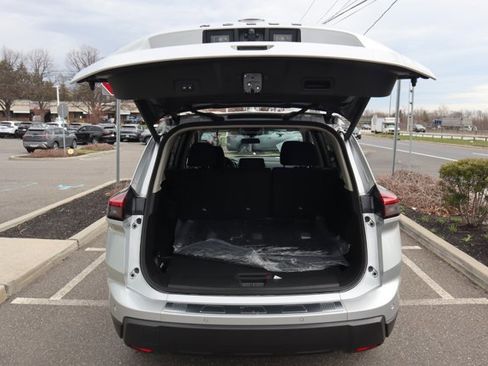 Certified 2025 Nissan Rogue SV image 27