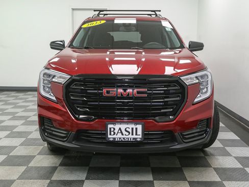 Used 2023 GMC Terrain SLE w/ Driver Convenience Package AWD/4WD image 3
