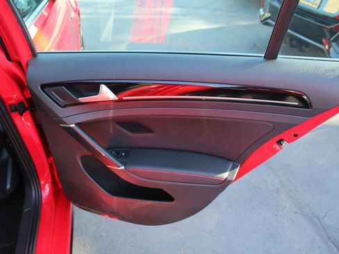 Used 2015 Volkswagen GTI SE FWD image 24
