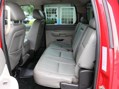 Used 2011 Chevrolet Silverado 3500 W/T w/ Snow Plow Prep Package AWD/4WD image 17