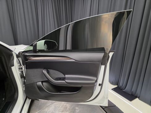 Used 2022 Tesla Model S image 30