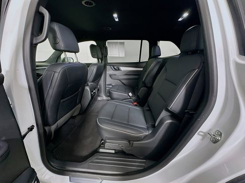 Used 2025 Buick Enclave Preferred image 28