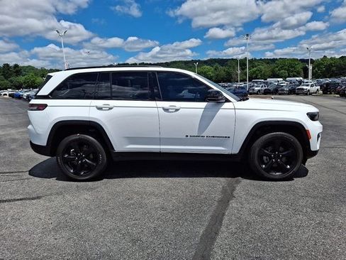 Certified 2023 Jeep Grand Cherokee Altitude AWD/4WD image 9