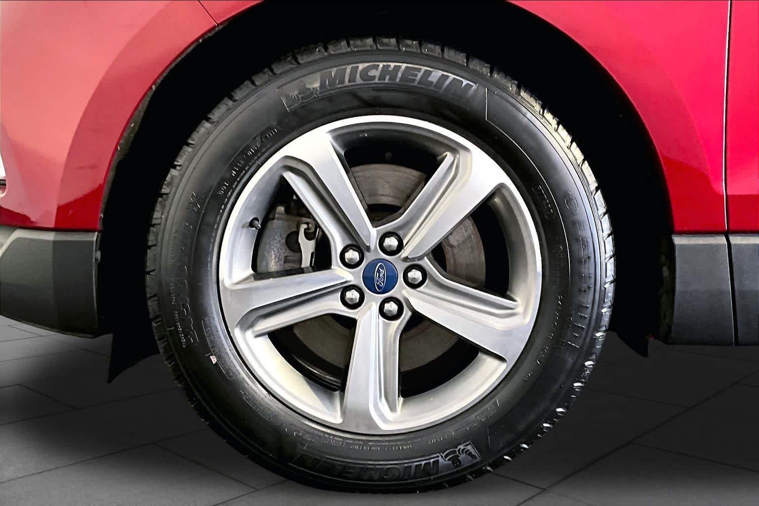 Used 2019 Ford Edge SEL w/ Equipment Group 201A AWD/4WD image 11
