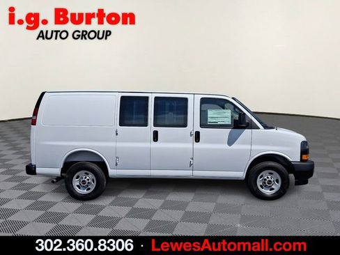 New 2026 GMC Savana 2500 w/ Driver Convenience Package RWD image 3