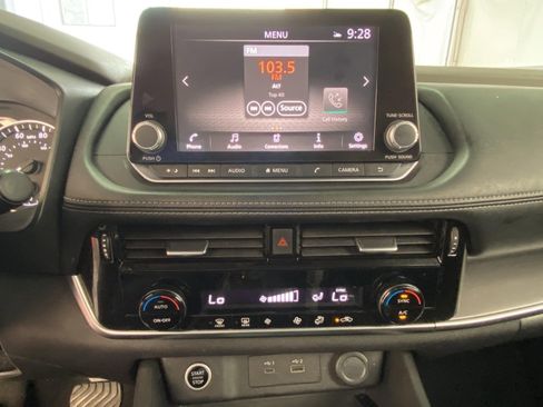 Used 2021 Nissan Rogue SV image 25