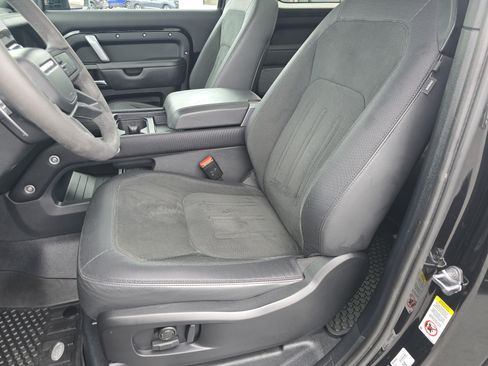 Used 2022 Land Rover Defender 90 V8 AWD/4WD image 23