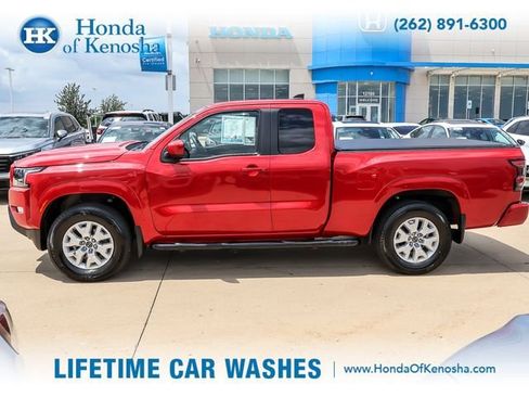 Used 2023 Nissan Frontier SV w/ SV Convenience Package AWD/4WD image 2