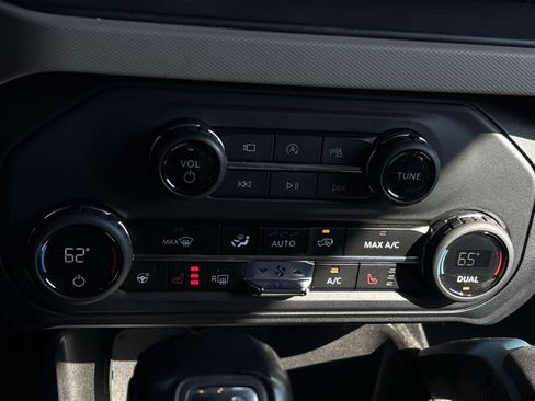 Used 2023 Ford Bronco Wildtrak AWD/4WD image 16