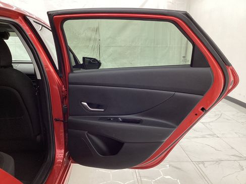 Used 2022 Hyundai Elantra SEL FWD image 25