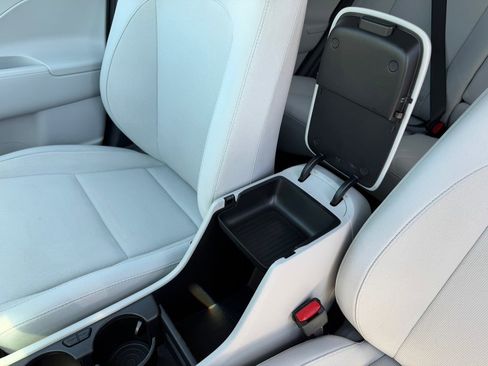 Used 2024 Hyundai Kona SEL image 30