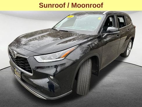 Certified 2025 Toyota Highlander Platinum AWD/4WD image 6