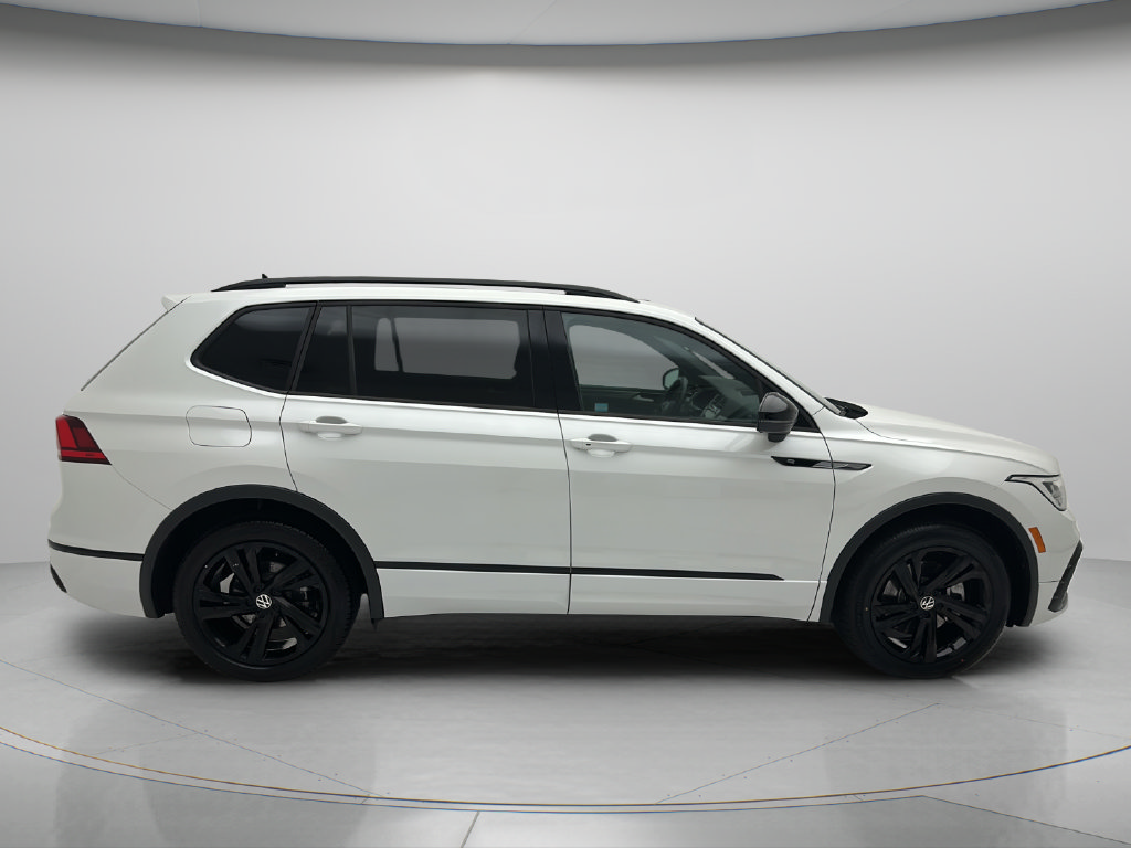 Used 2024 Volkswagen Tiguan SE R-Line AWD/4WD image 6