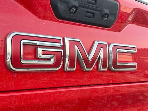 Used 2022 GMC Sierra 2500 SLT w/ SLT Preferred Package image 12