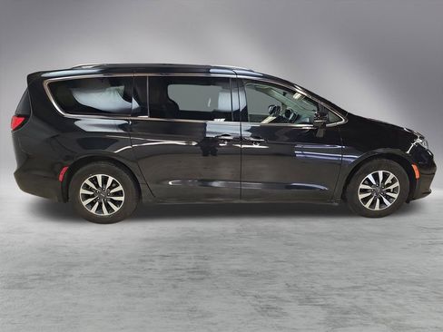 Used 2021 Chrysler Pacifica Touring-L image 8