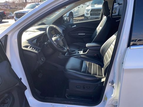 Used 2019 Ford Escape SEL image 9