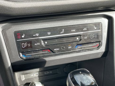 Used 2022 Volkswagen Tiguan SE image 34